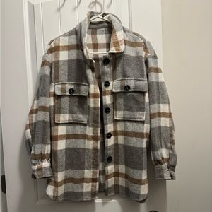 Women’s tan gray and white shacket size medium